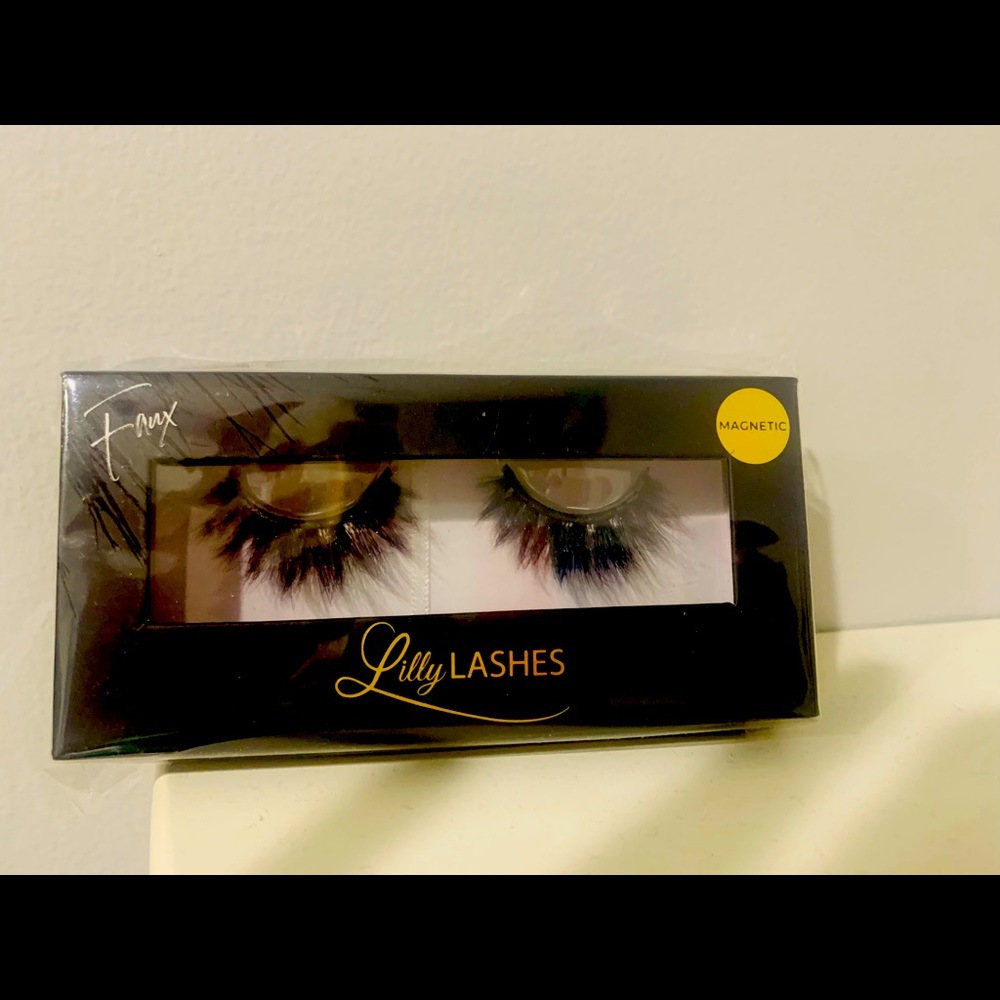 Lilly Magnetic Lashes in Mykonos